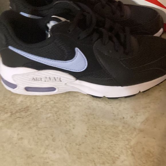 - NWT ladies Nike Air Max Excee athletic shoe in size 6 - Picture 7 of 10